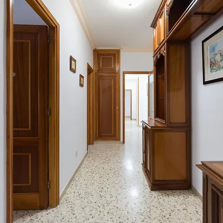 Beachfront House In Palmas Near Canteras Nyaraló