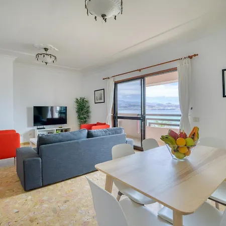 Beachfront House In Palmas Near Canteras Nyaraló *