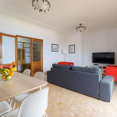 Beachfront House In Palmas Near Canteras Las Palmas / Gran Canaria
